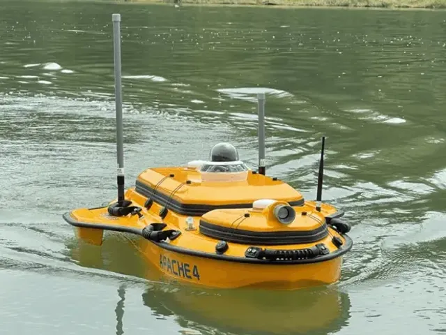 Embarcación no tripulada de batimetría sobre un embalse